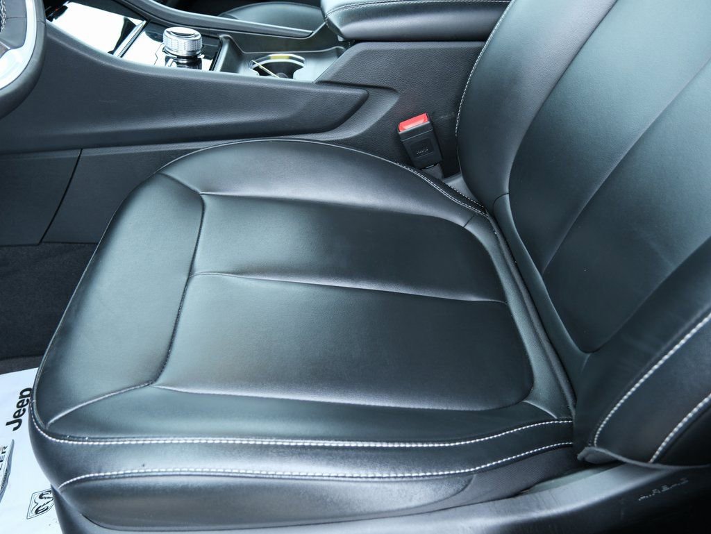 Used 2024 Jeep Grand Cherokee Limited image 24