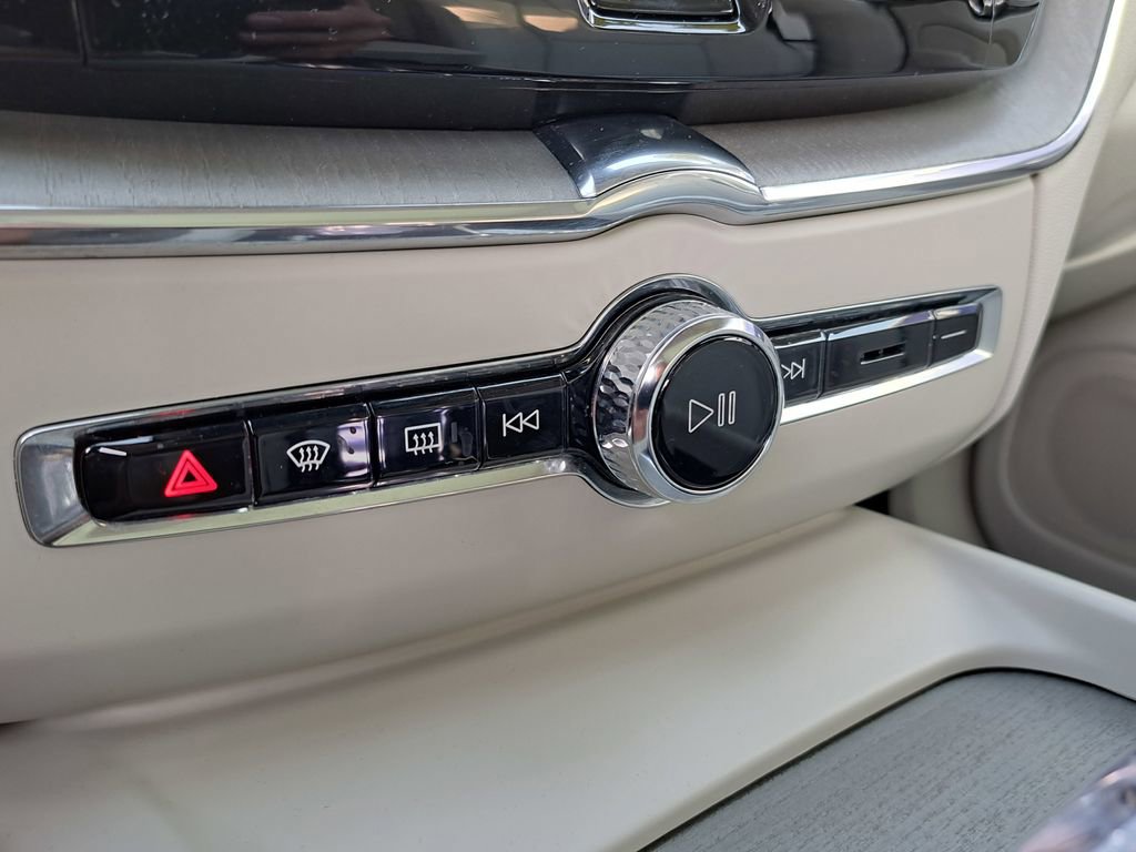 Used 2023 Volvo XC60 B5 Ultimate w/ Climate Package image 13