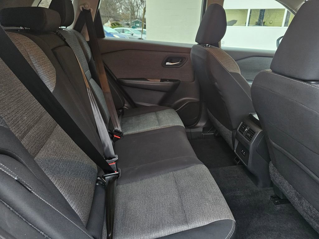 Used 2023 Nissan Rogue SV image 18