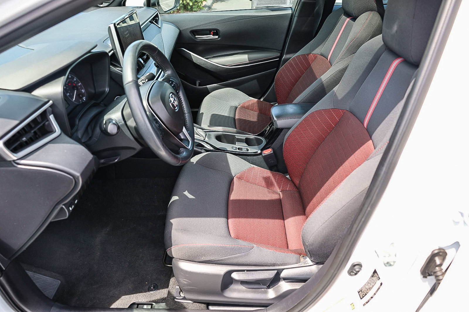 Used 2023 Toyota Corolla SE w/ SE Premium Package FWD image 11