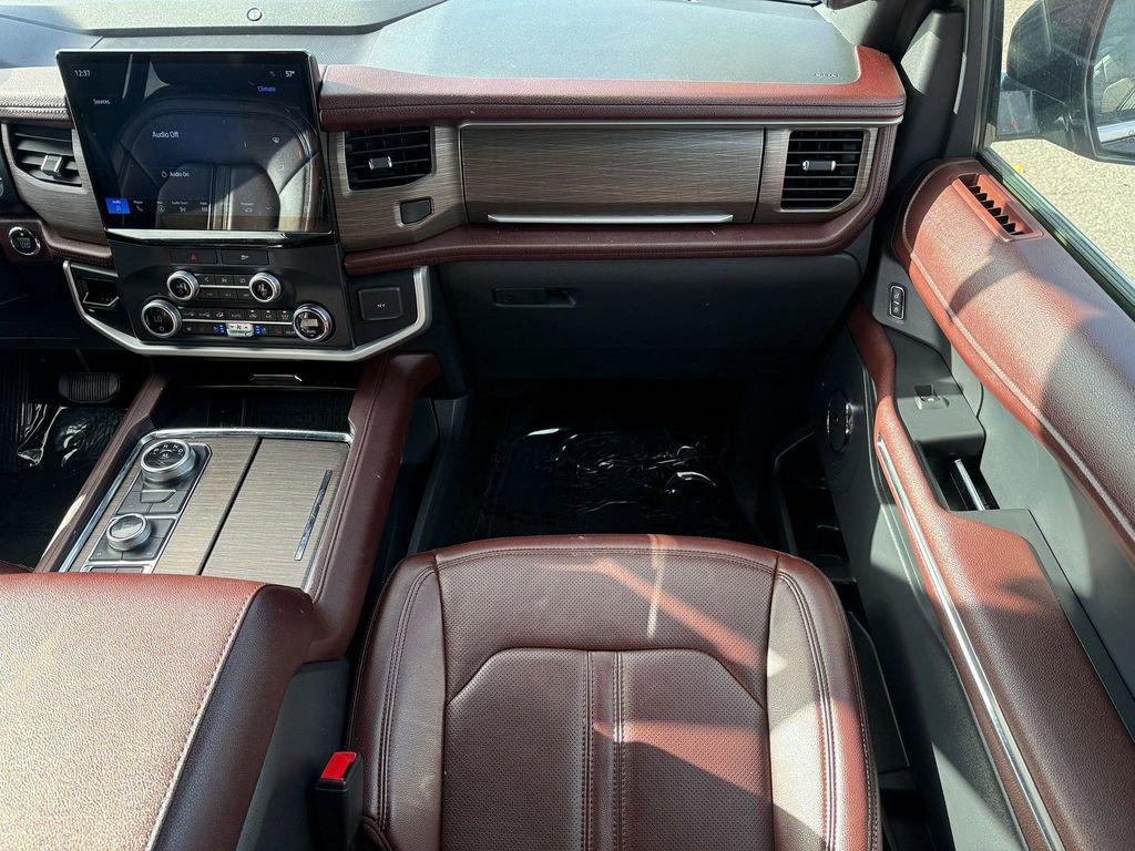 Used 2022 Ford Expedition Limited image 27