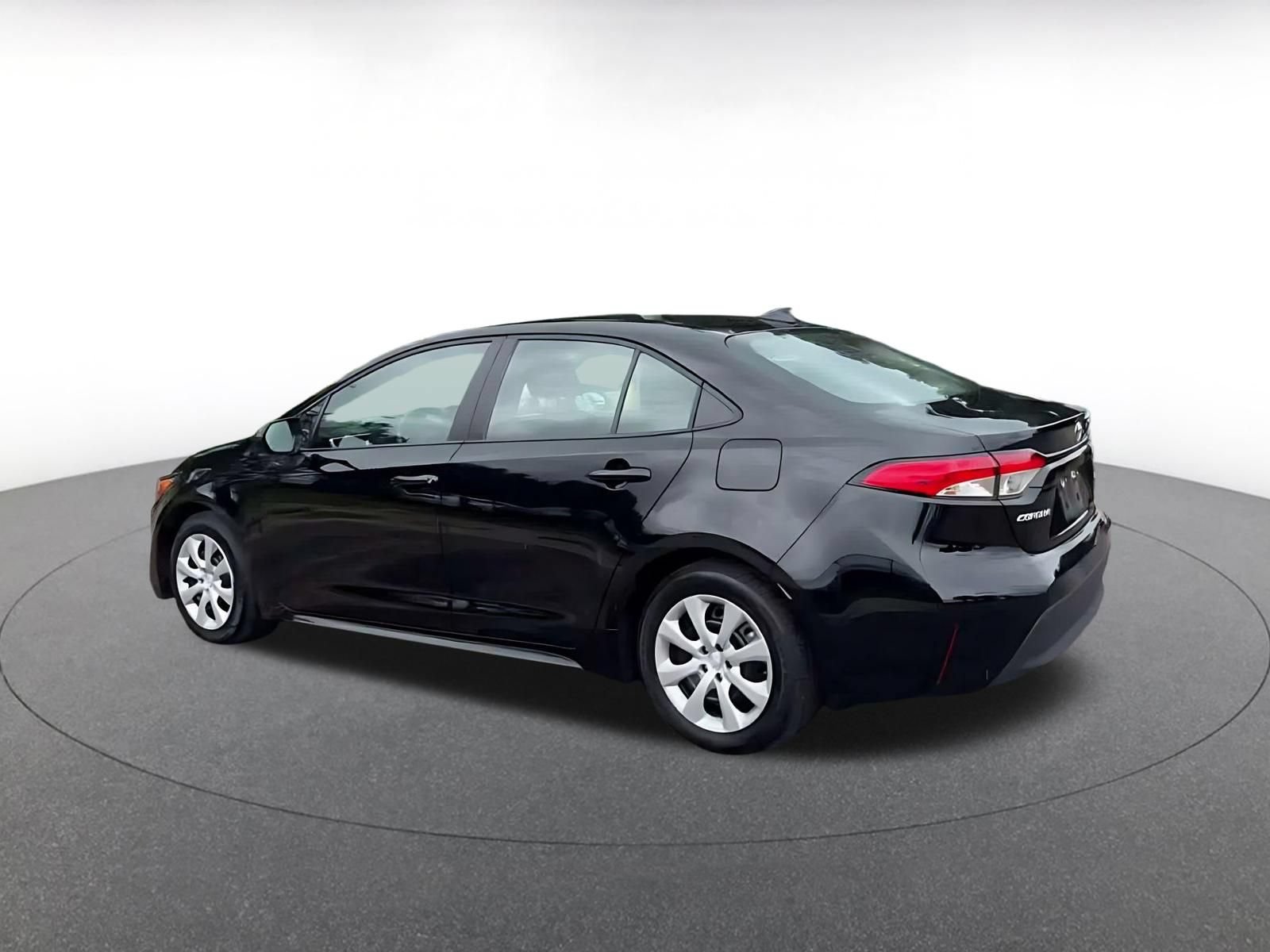 Used 2025 Toyota Corolla LE FWD image 12