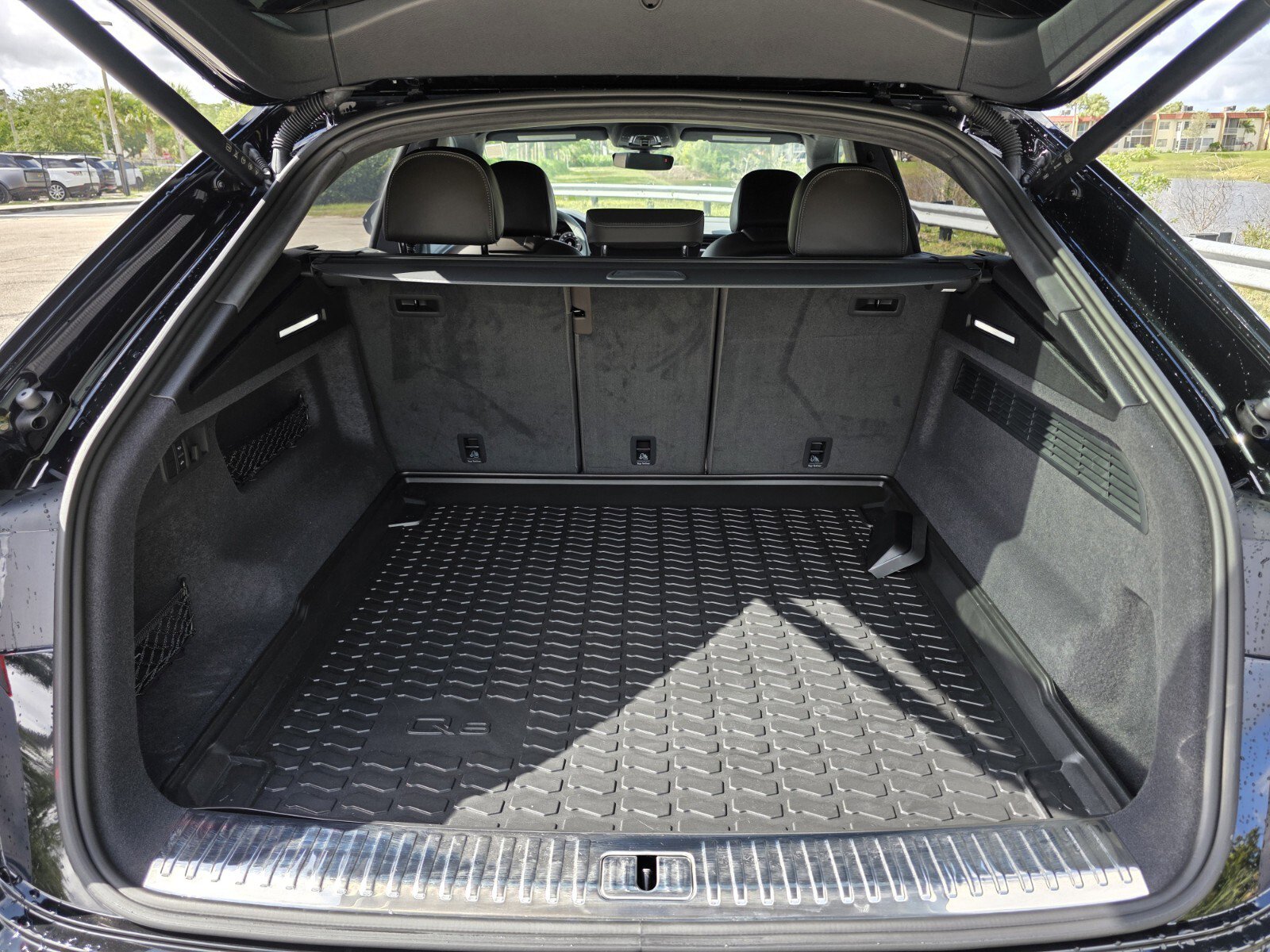 Used 2024 Audi Q8 Prestige AWD/4WD image 17
