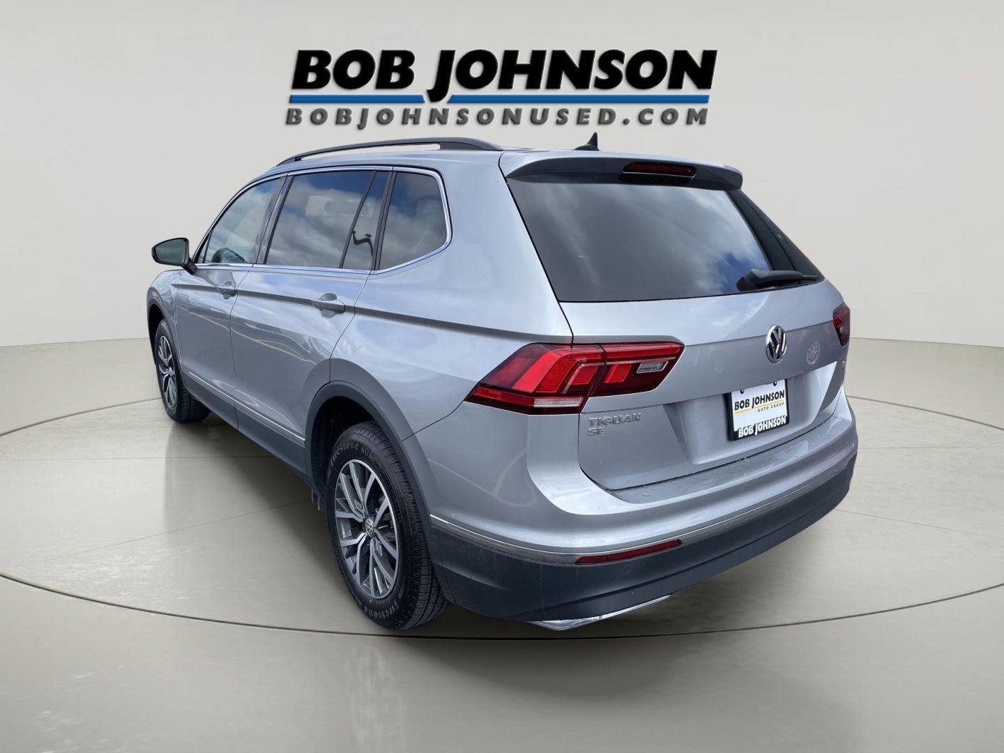 Used 2020 Volkswagen Tiguan SE w/ Panoramic Sunroof Package image 5