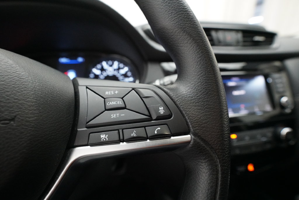 Used 2020 Nissan Rogue SV AWD/4WD image 18