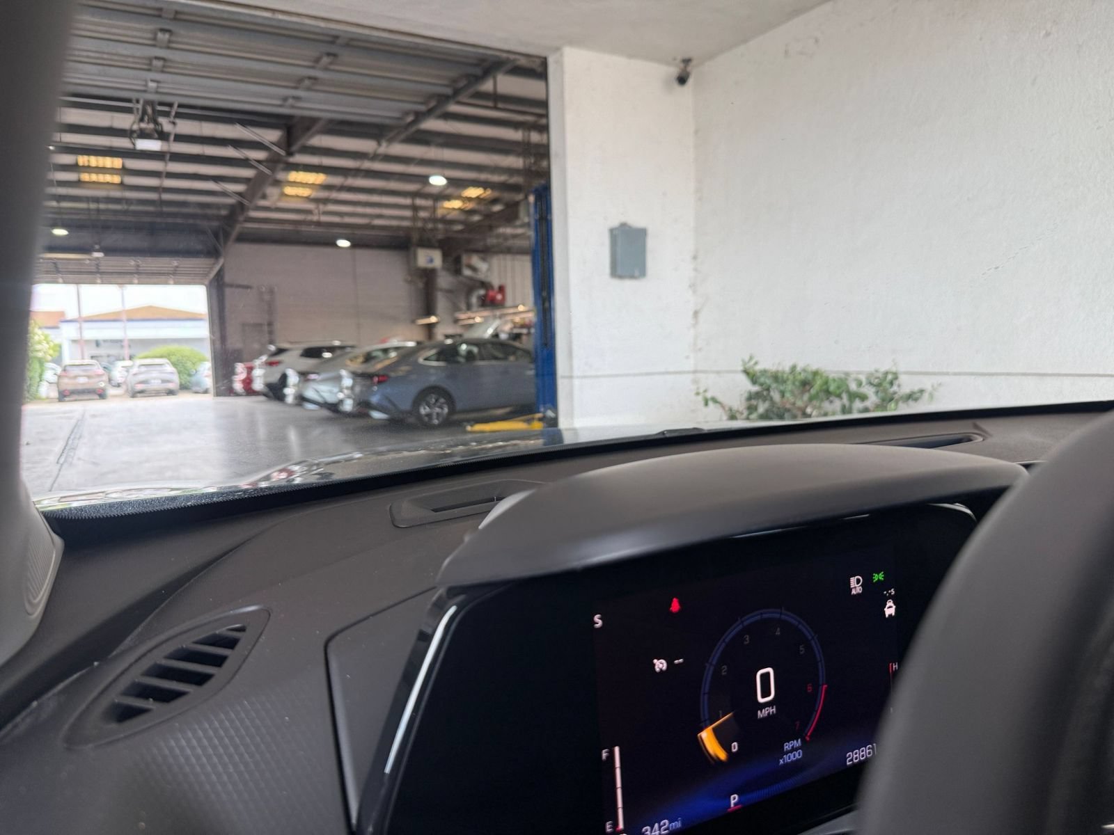 Used 2025 Chevrolet Trax LT FWD image 59