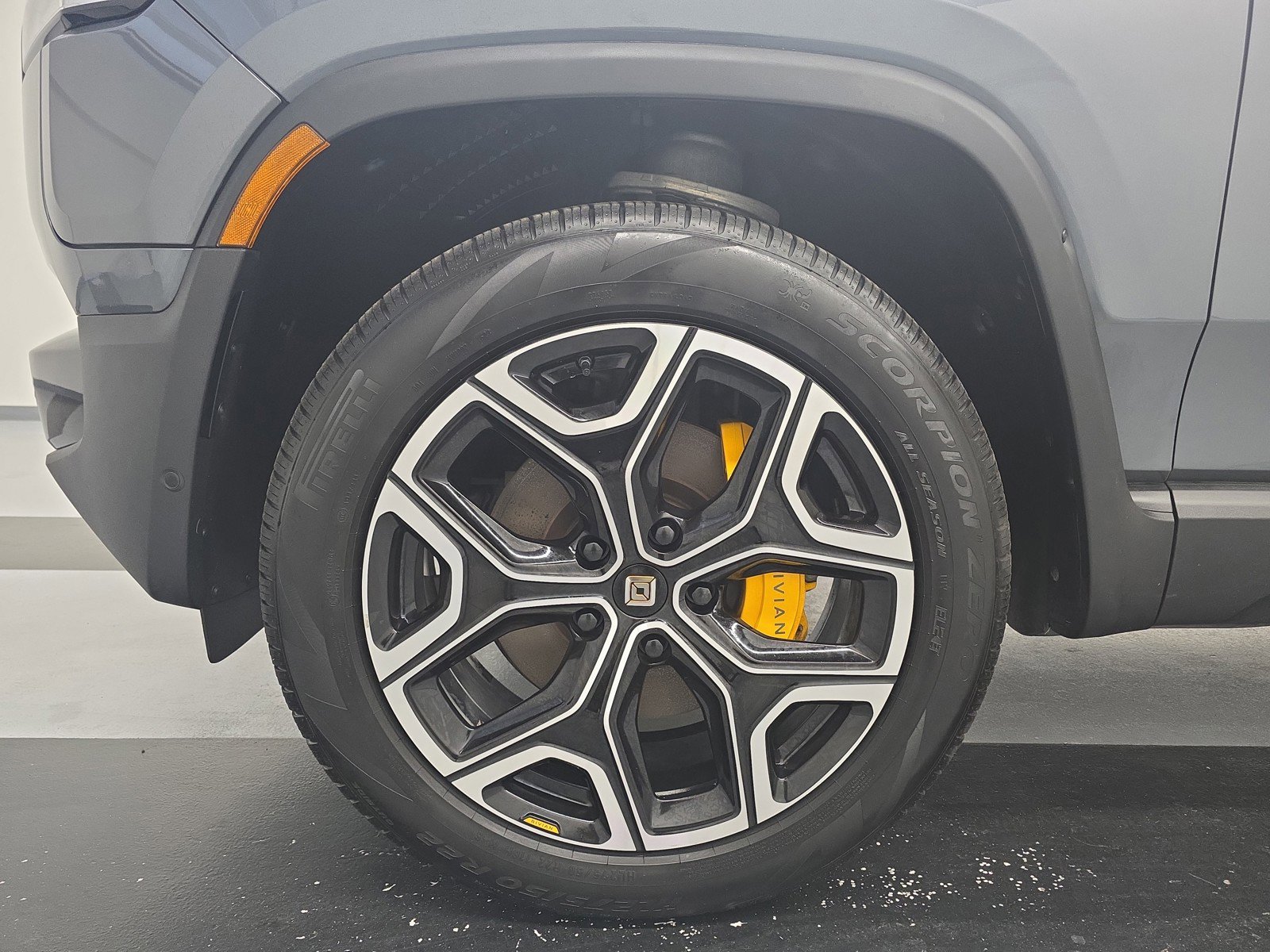 Used 2023 Rivian R1S Adventure AWD/4WD image 9