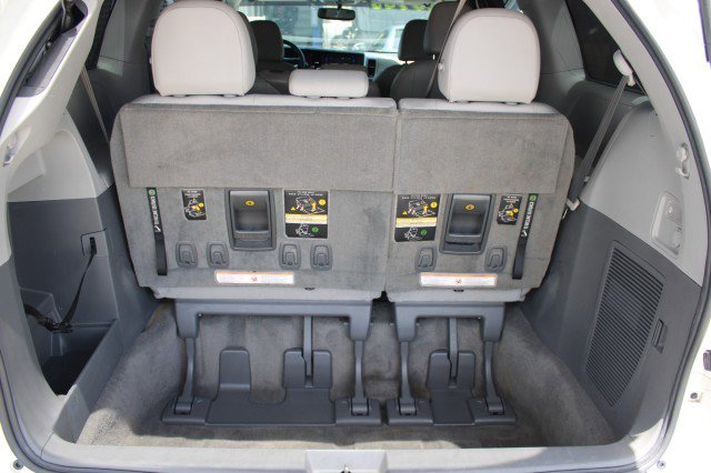 Used 2015 Toyota Sienna XLE FWD image 7