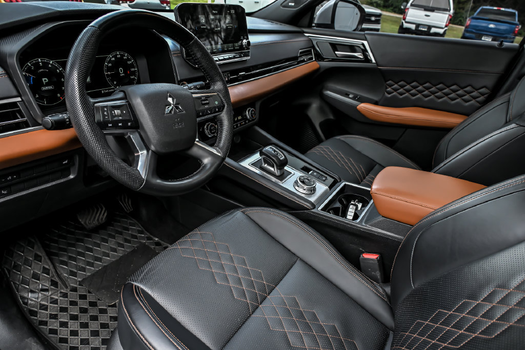 Used 2024 Mitsubishi Outlander SEL AWD/4WD image 12