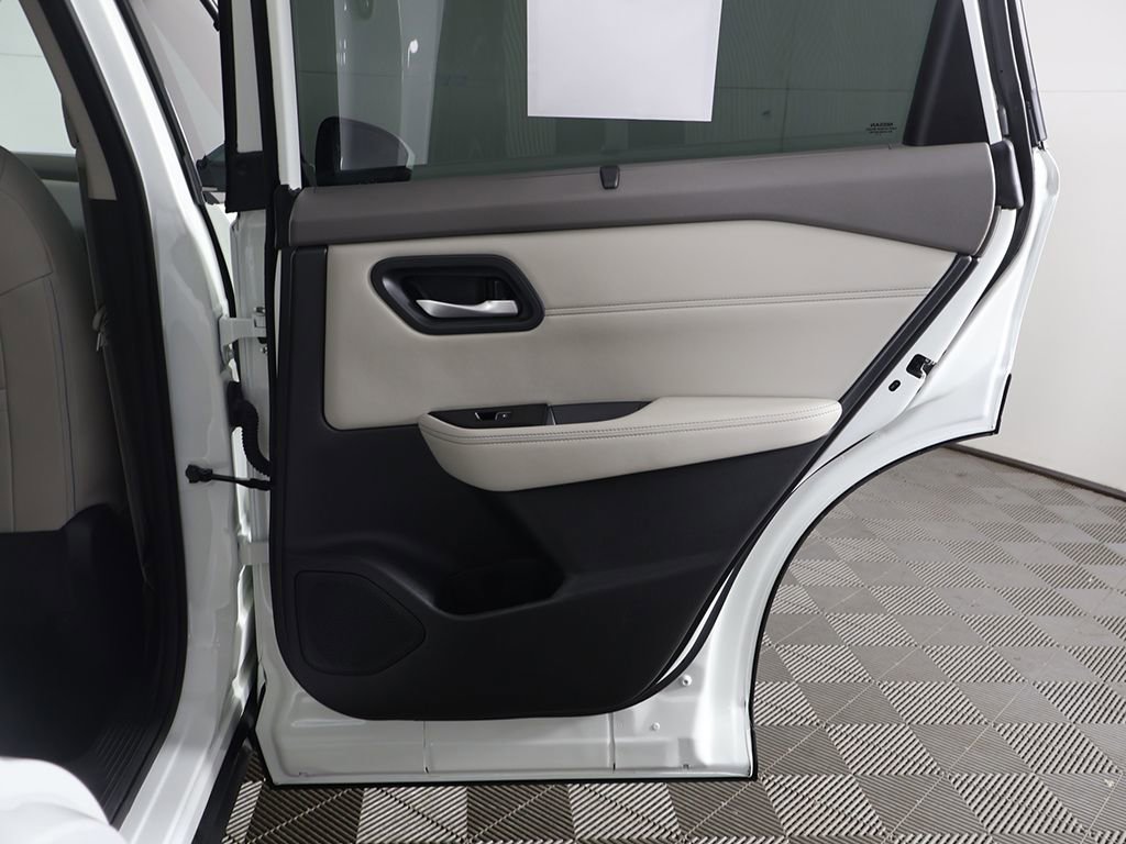 Used 2023 Nissan Rogue SL w/ SL Premium Package image 26