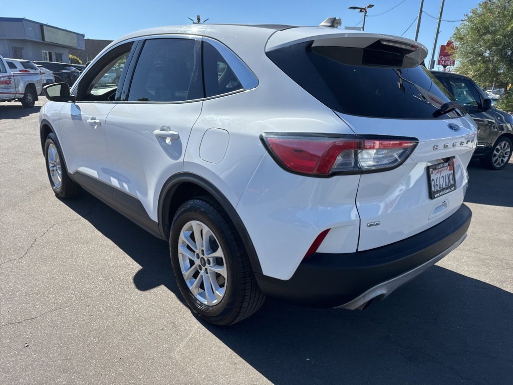 Used 2022 Ford Escape SE image 3