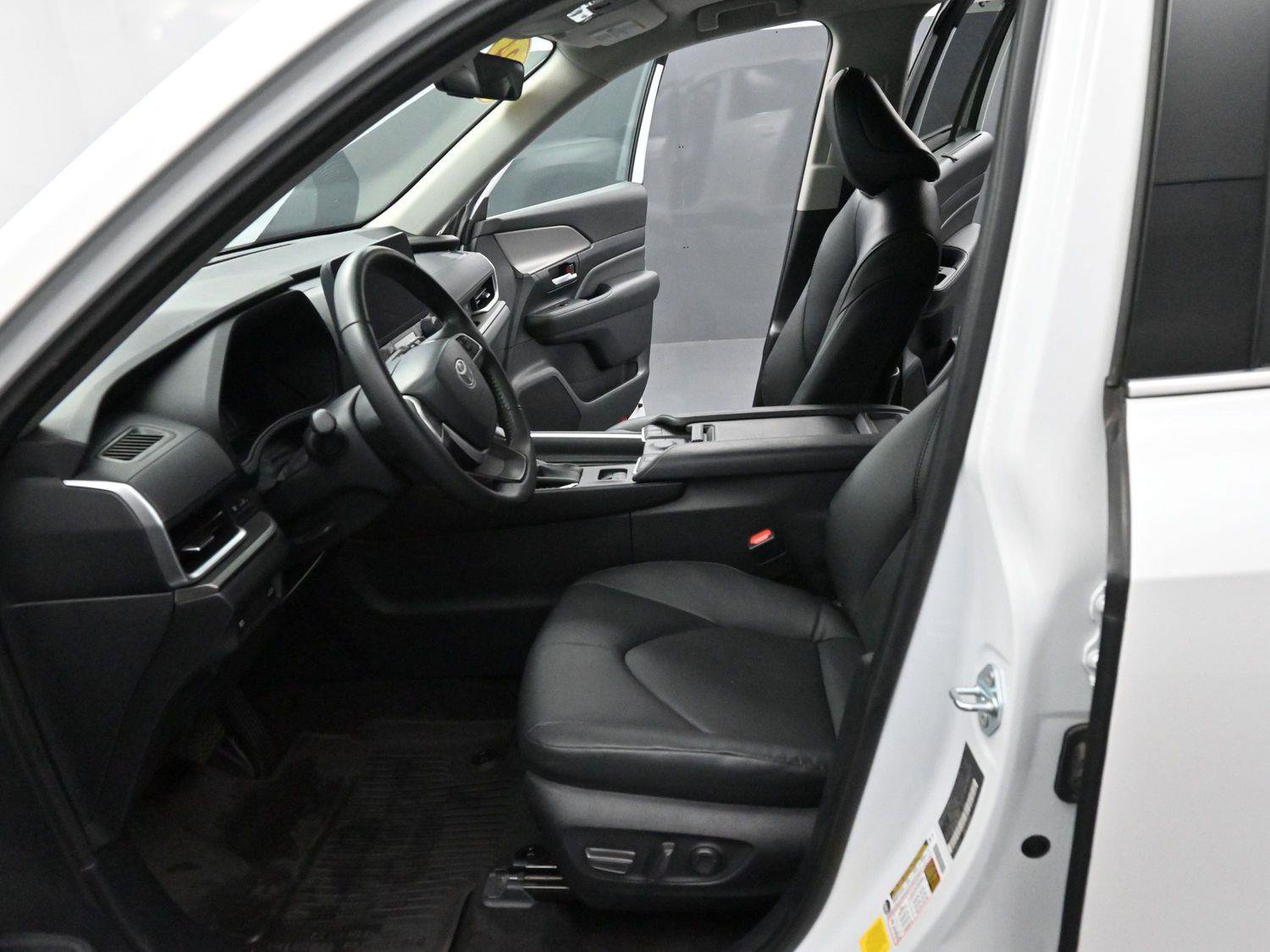 Used 2024 Toyota Grand Highlander XLE image 13