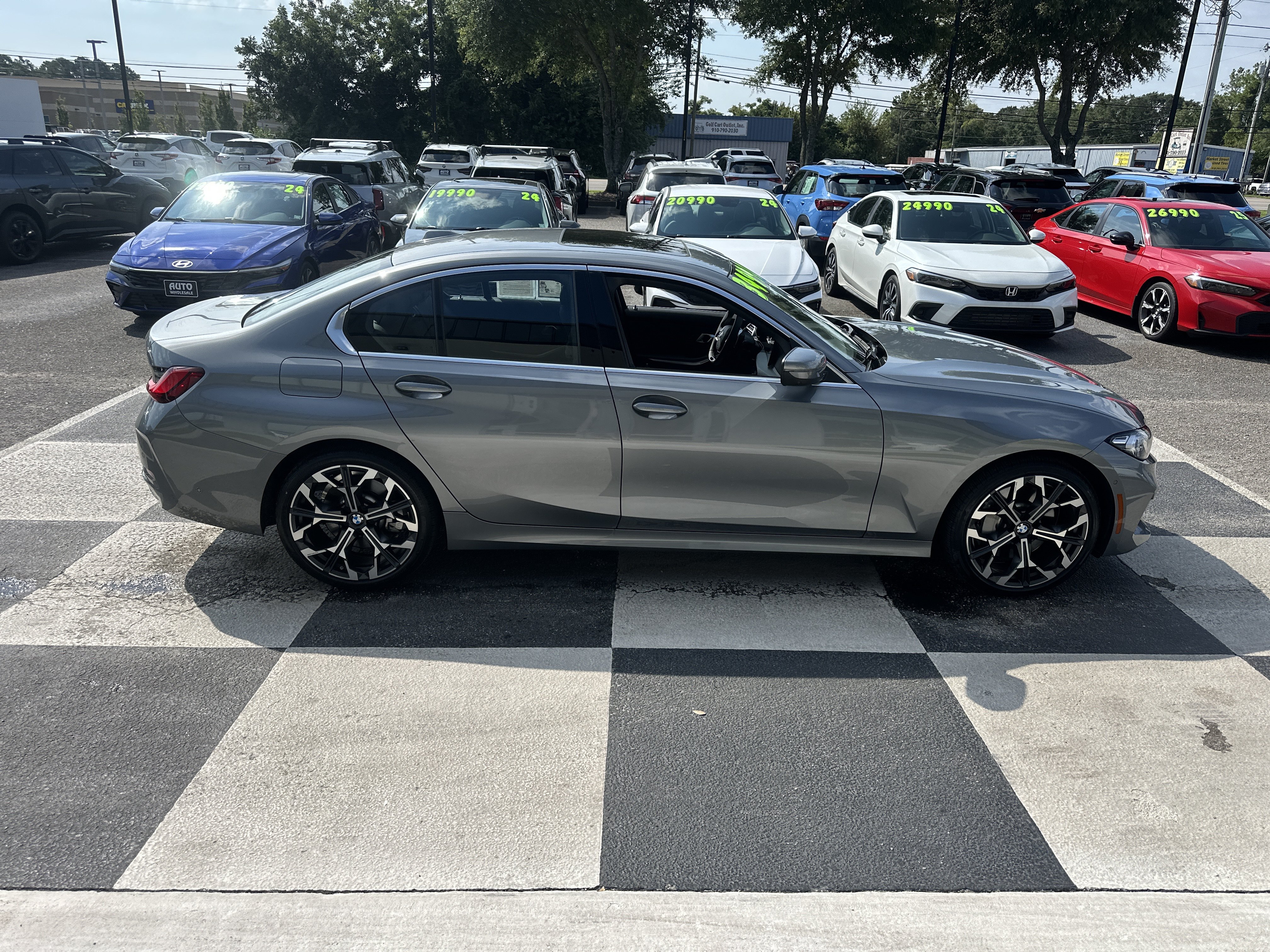 Used 2025 BMW 330i Sedan w/ Premium Package RWD image 4