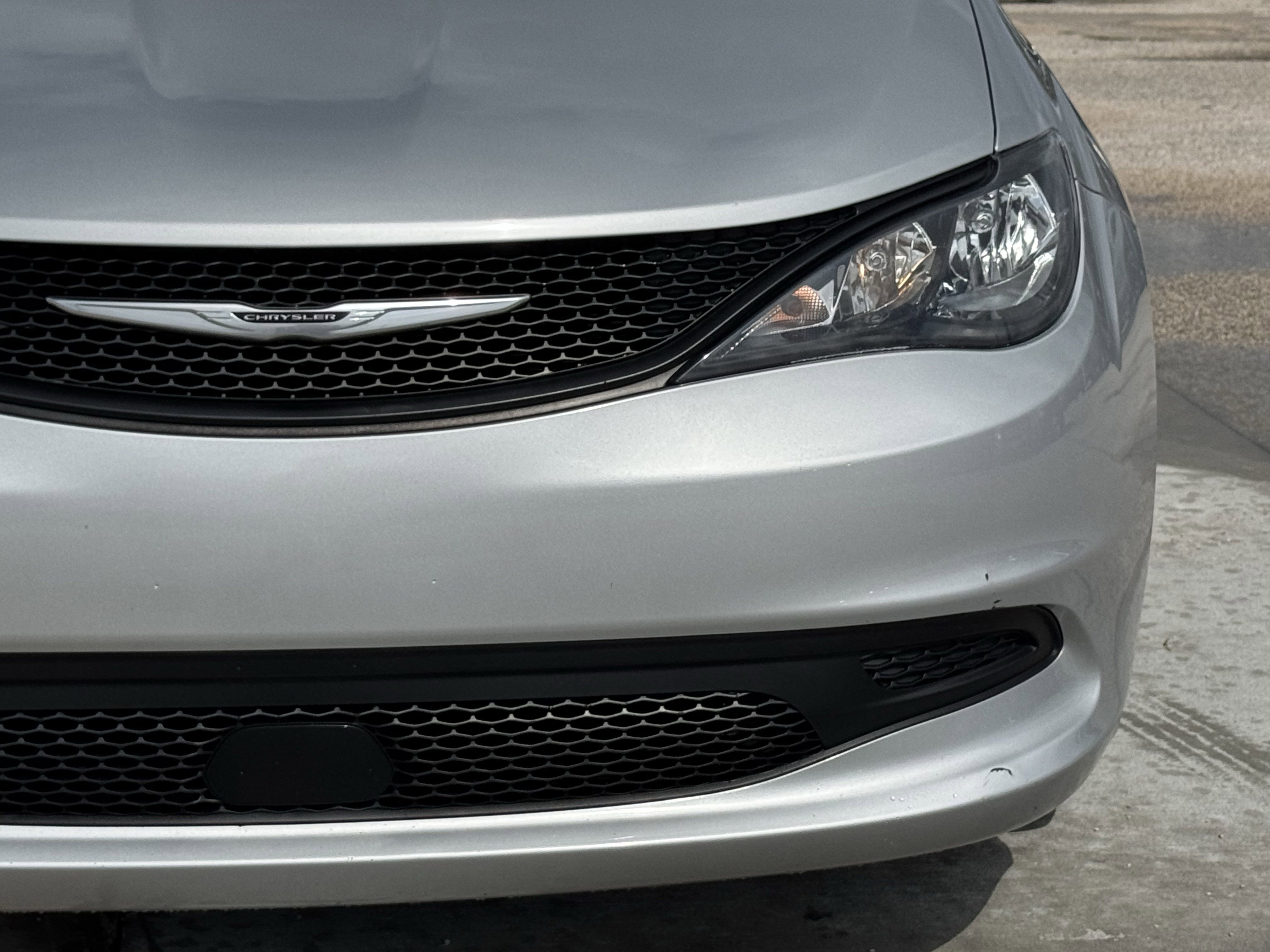 Used 2022 Chrysler Voyager LX image 5
