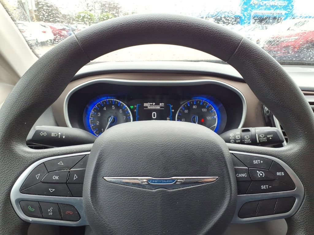 Used 2017 Chrysler Pacifica Touring image 14