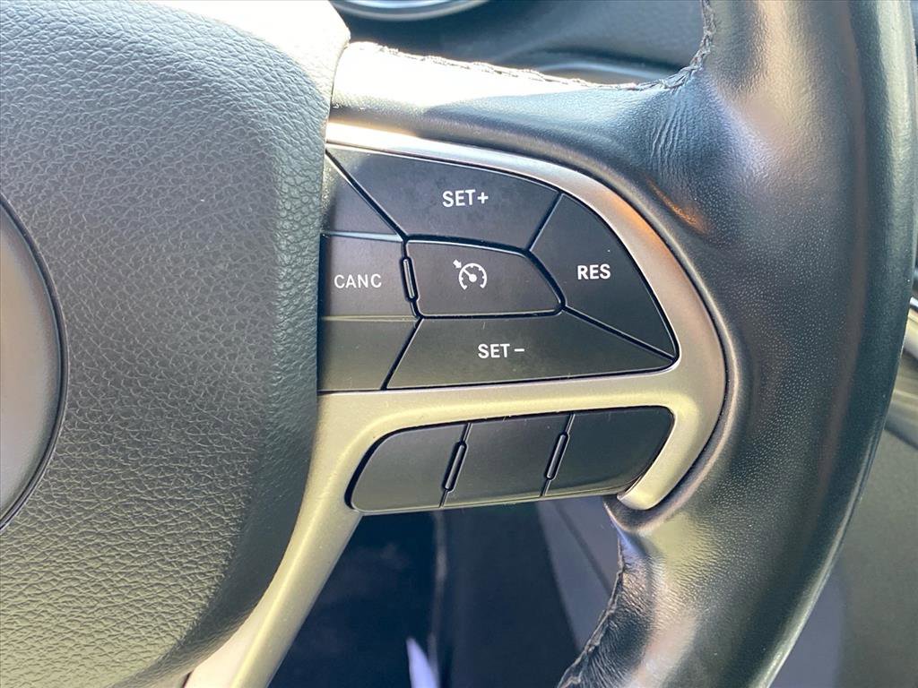 Used 2020 Jeep Grand Cherokee Laredo AWD/4WD image 16