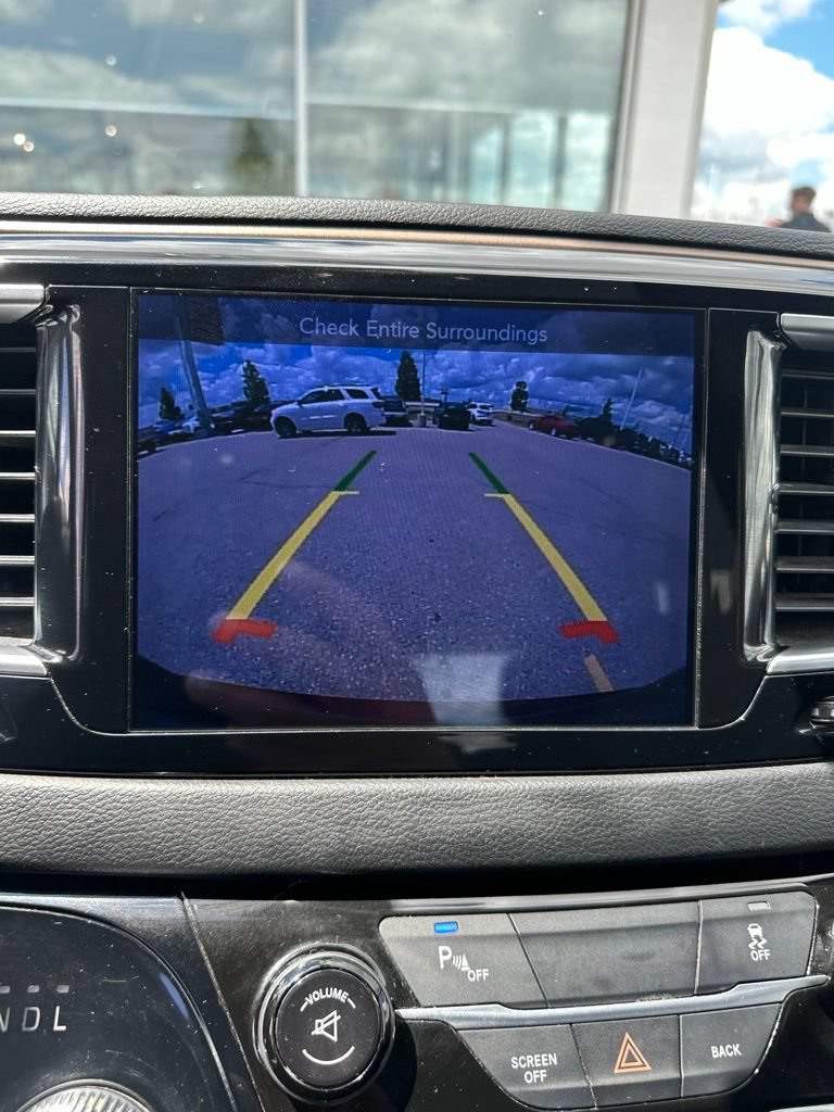 Used 2017 Chrysler Pacifica Touring-L Plus FWD image 12