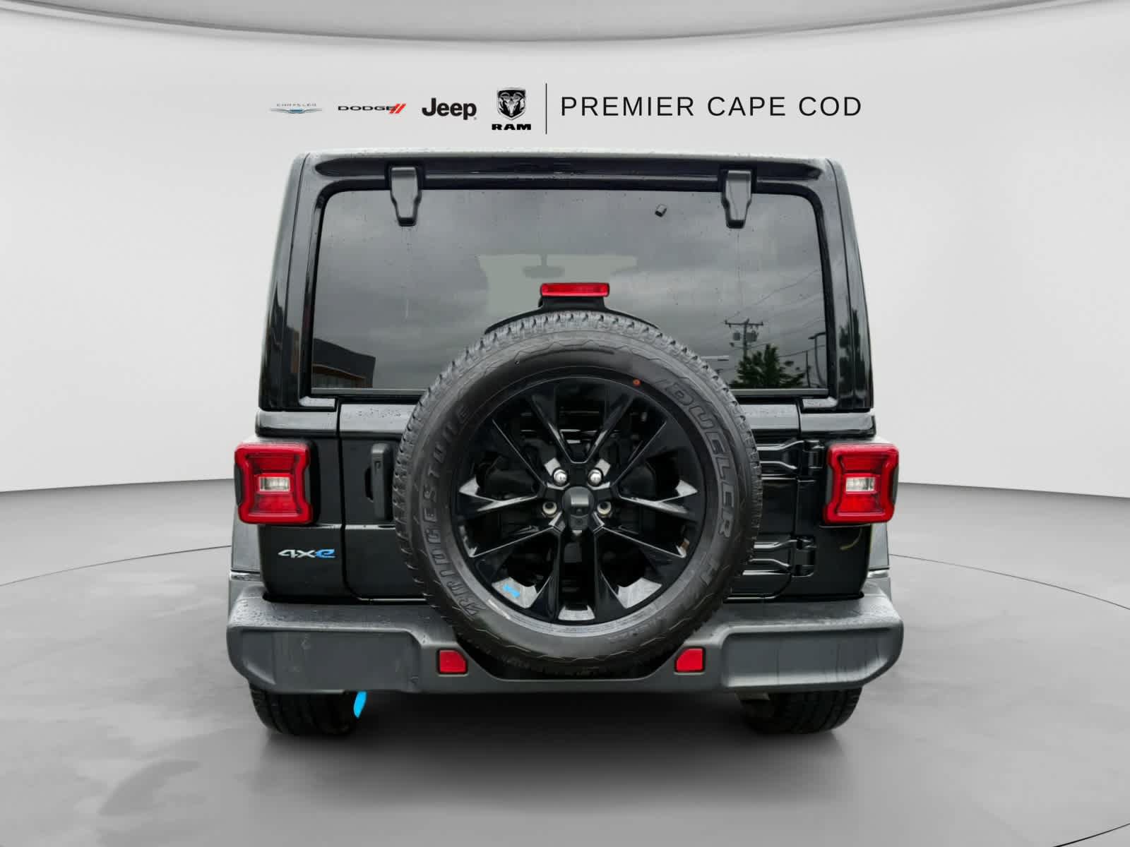 Used 2023 Jeep Wrangler Unlimited Sahara w/ Cold Weather Group AWD/4WD image 10