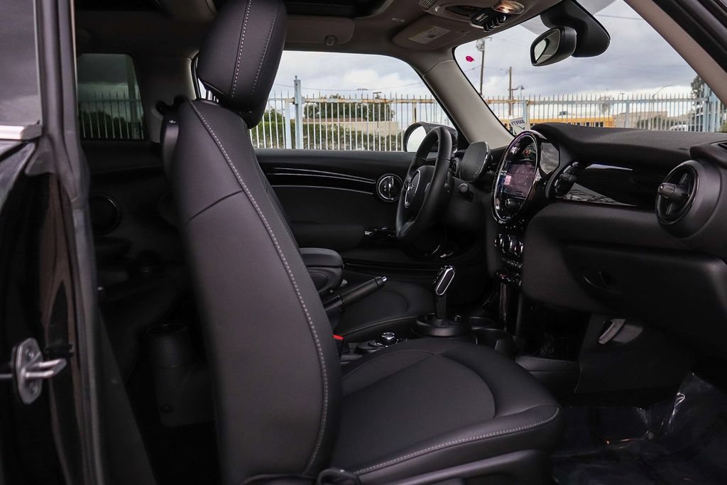 Used 2024 MINI Cooper 2-Door Hardtop FWD image 27