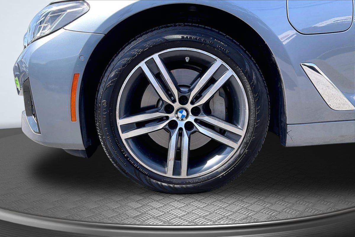 Used 2021 BMW 530e w/ Parking Assistance Package RWD image 9