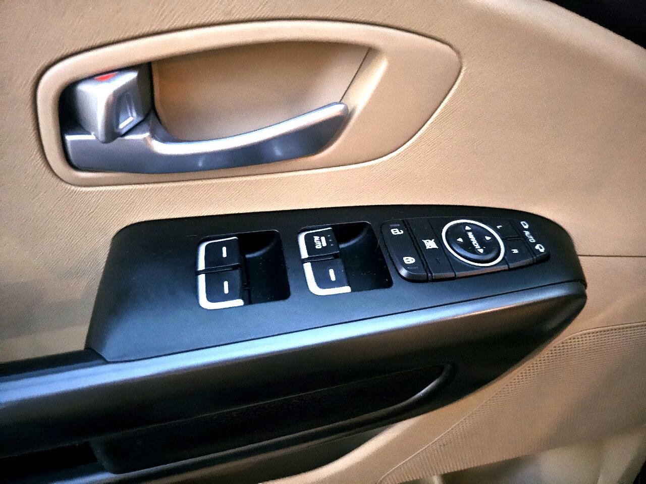 Used 2015 Kia Sedona LX w/ LX Convenience Package image 13