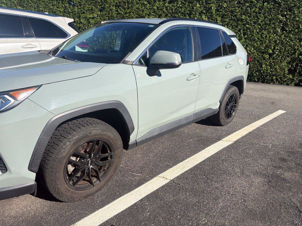 Used 2020 Toyota RAV4 XLE AWD/4WD image 6