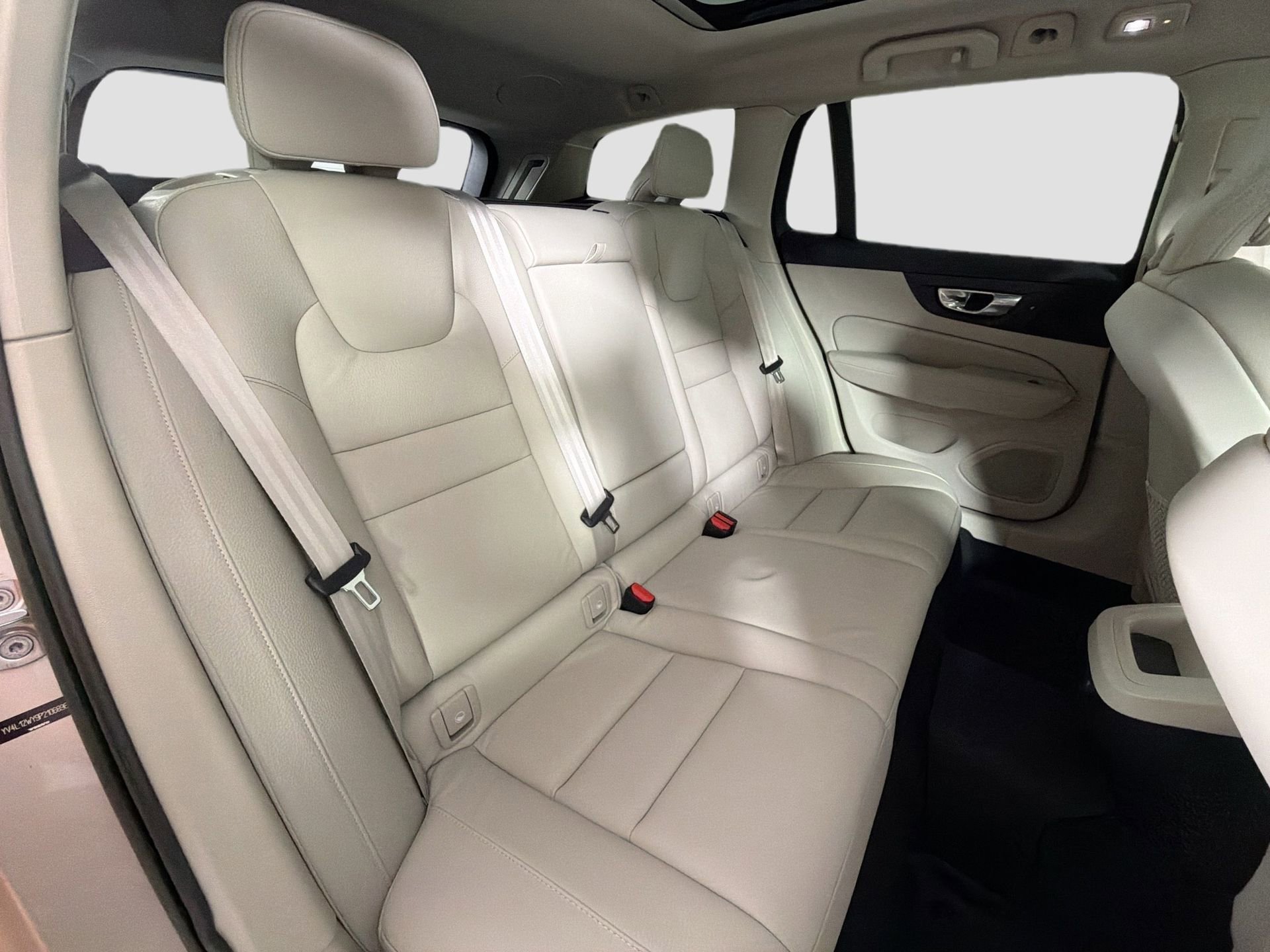 Used 2023 Volvo V60 B5 Cross Country Plus w/ Protection Package Premier image 28