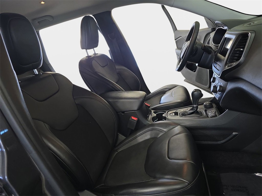 Used 2019 Jeep Cherokee Latitude Plus w/ Cold Weather Group image 12