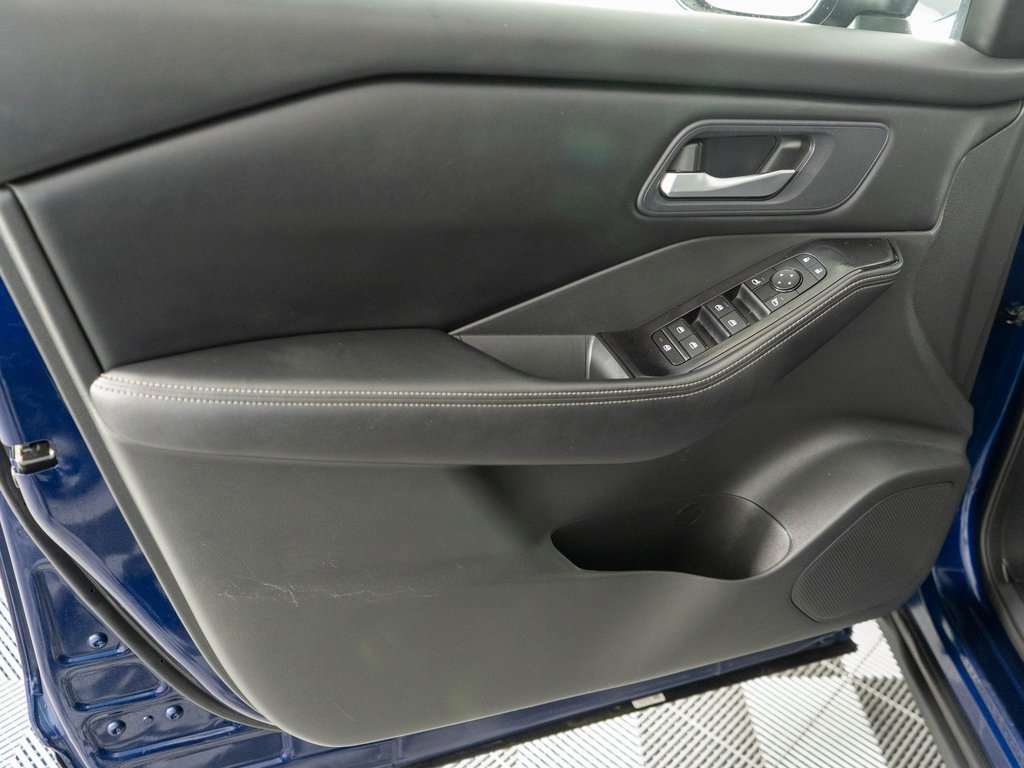 Used 2024 Nissan Rogue SV image 24
