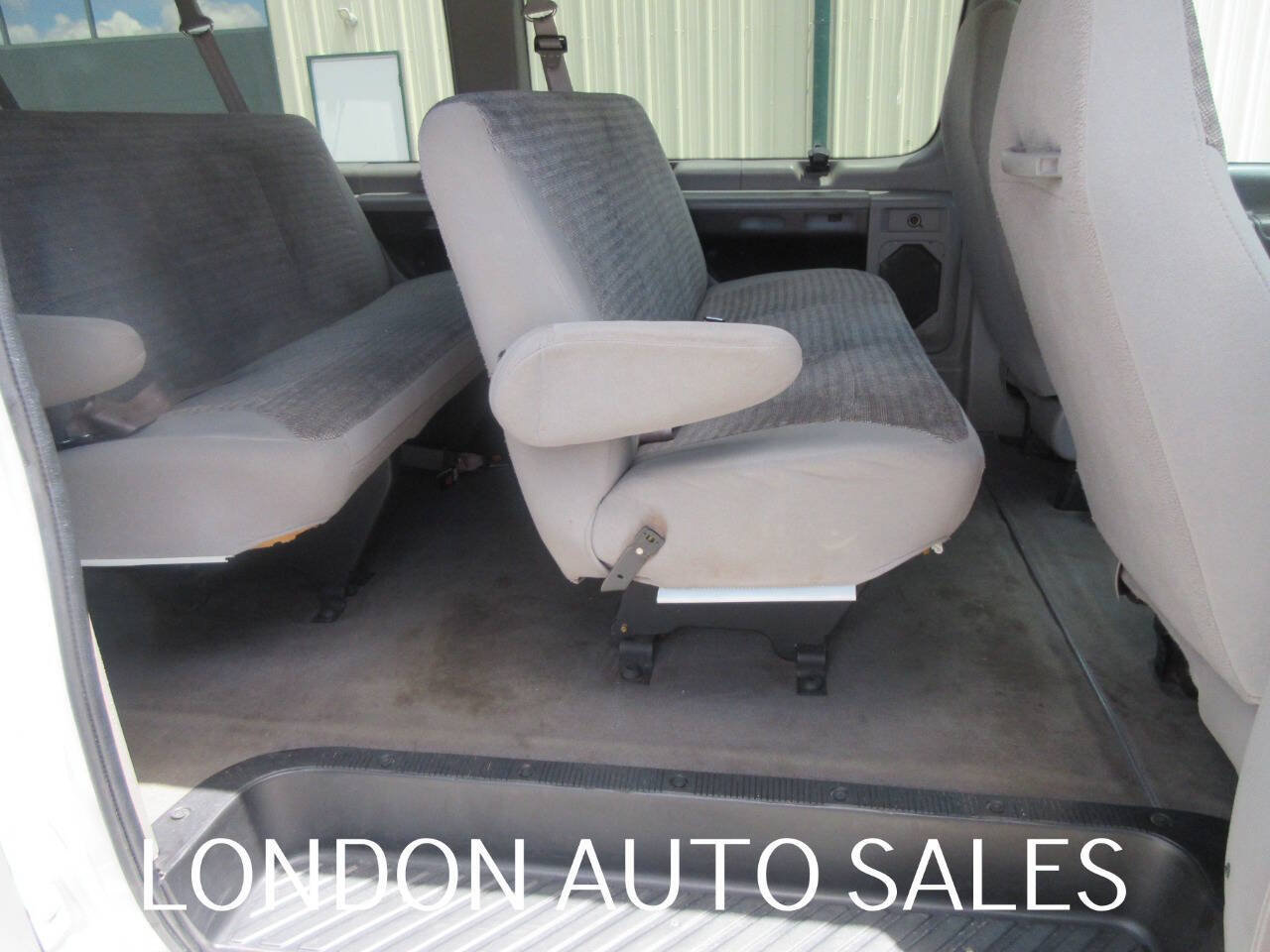 Used 2001 Ford E-350 and Econoline 350 XLT RWD image 13
