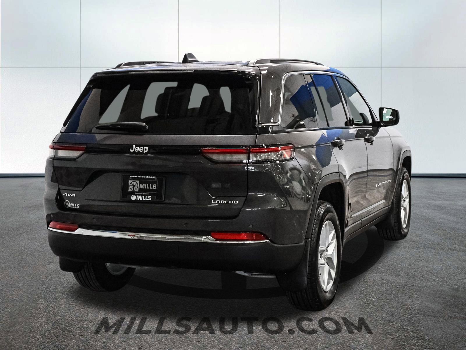 Used 2024 Jeep Grand Cherokee Laredo X w/ Luxury Tech Group I image 7