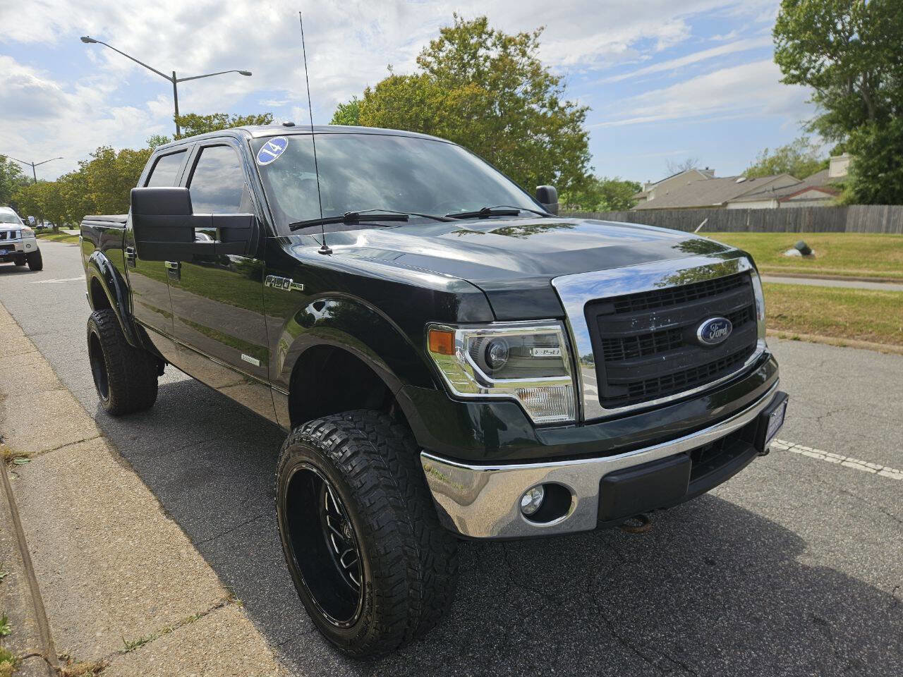 Used 2014 Ford F150 XLT w/ Equipment Group 302A Luxury AWD/4WD image 8