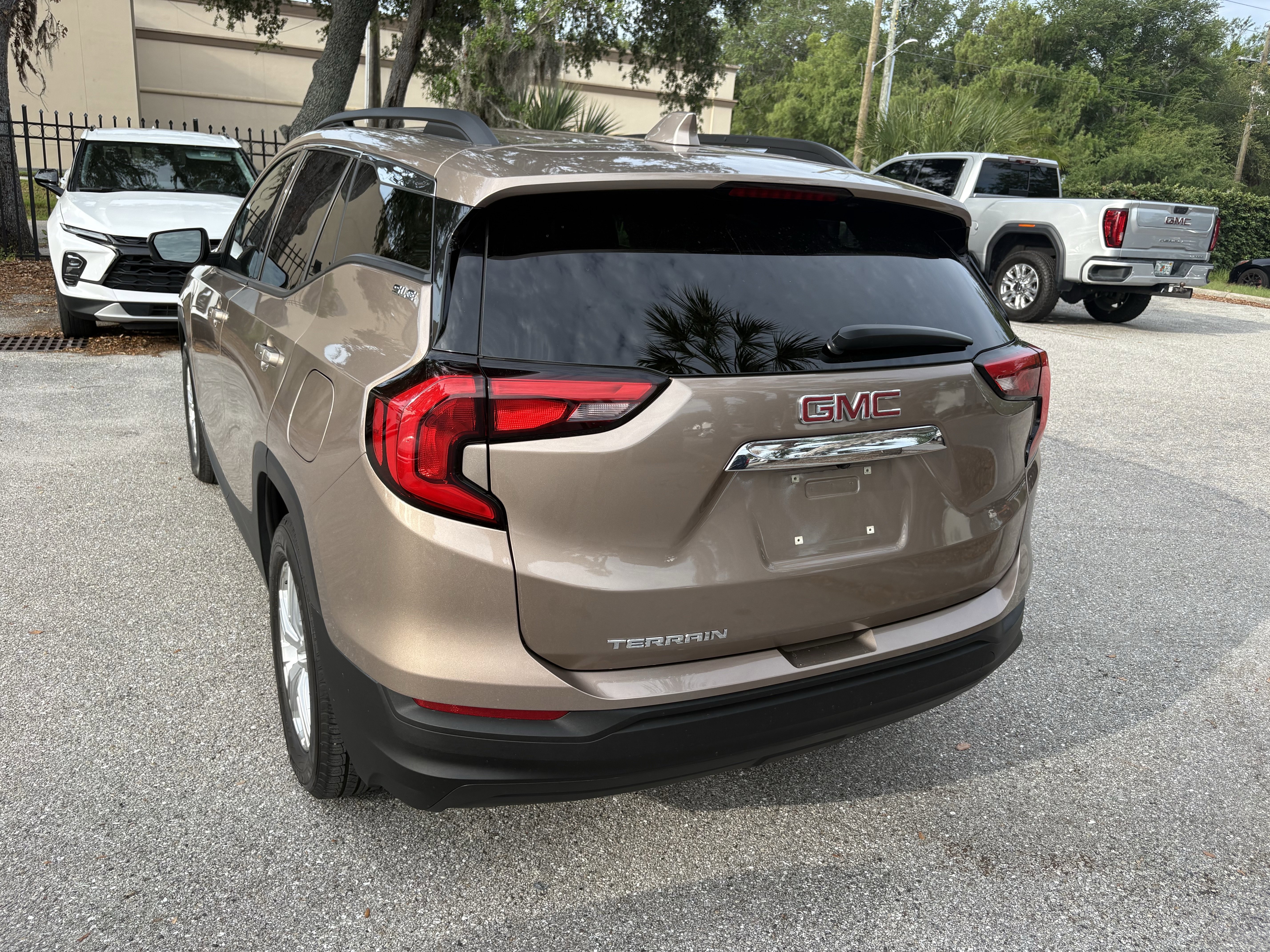 Used 2018 GMC Terrain SLE w/ Driver Convenience Package FWD image 5