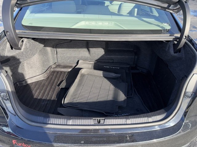 Used 2018 Toyota Avalon XLE Premium image 8