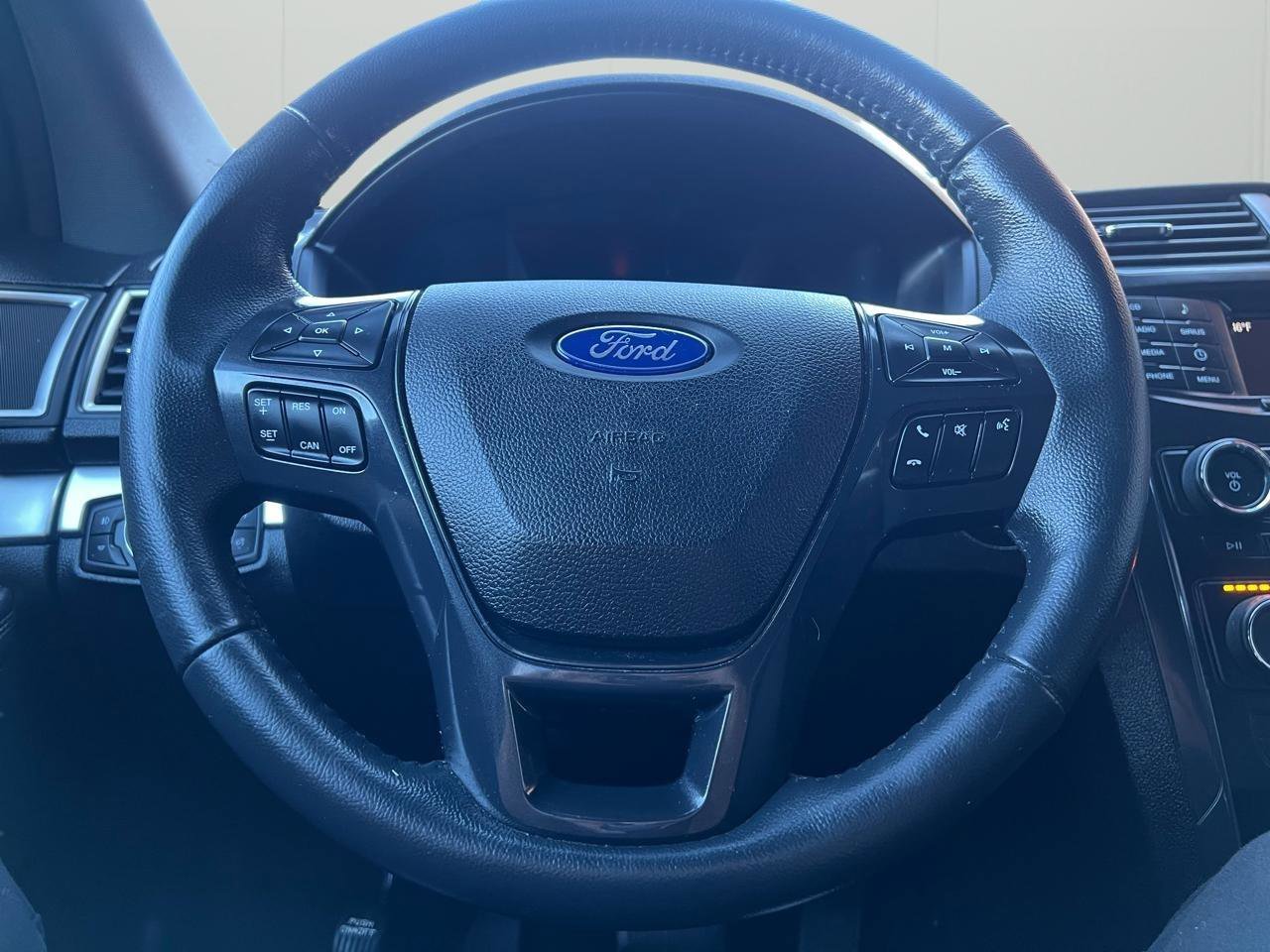 Used 2017 Ford Explorer XLT AWD/4WD image 38