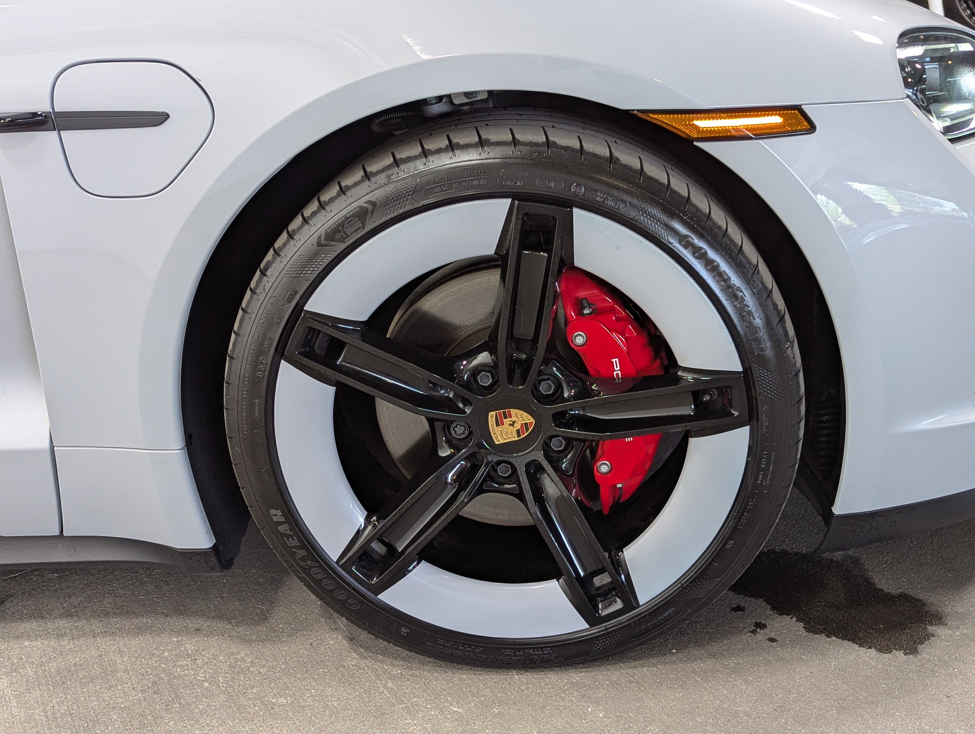 Used 2025 Porsche Taycan 4S image 11