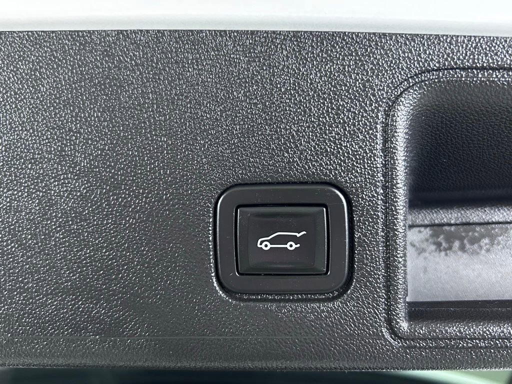 Used 2023 GMC Terrain SLT image 16