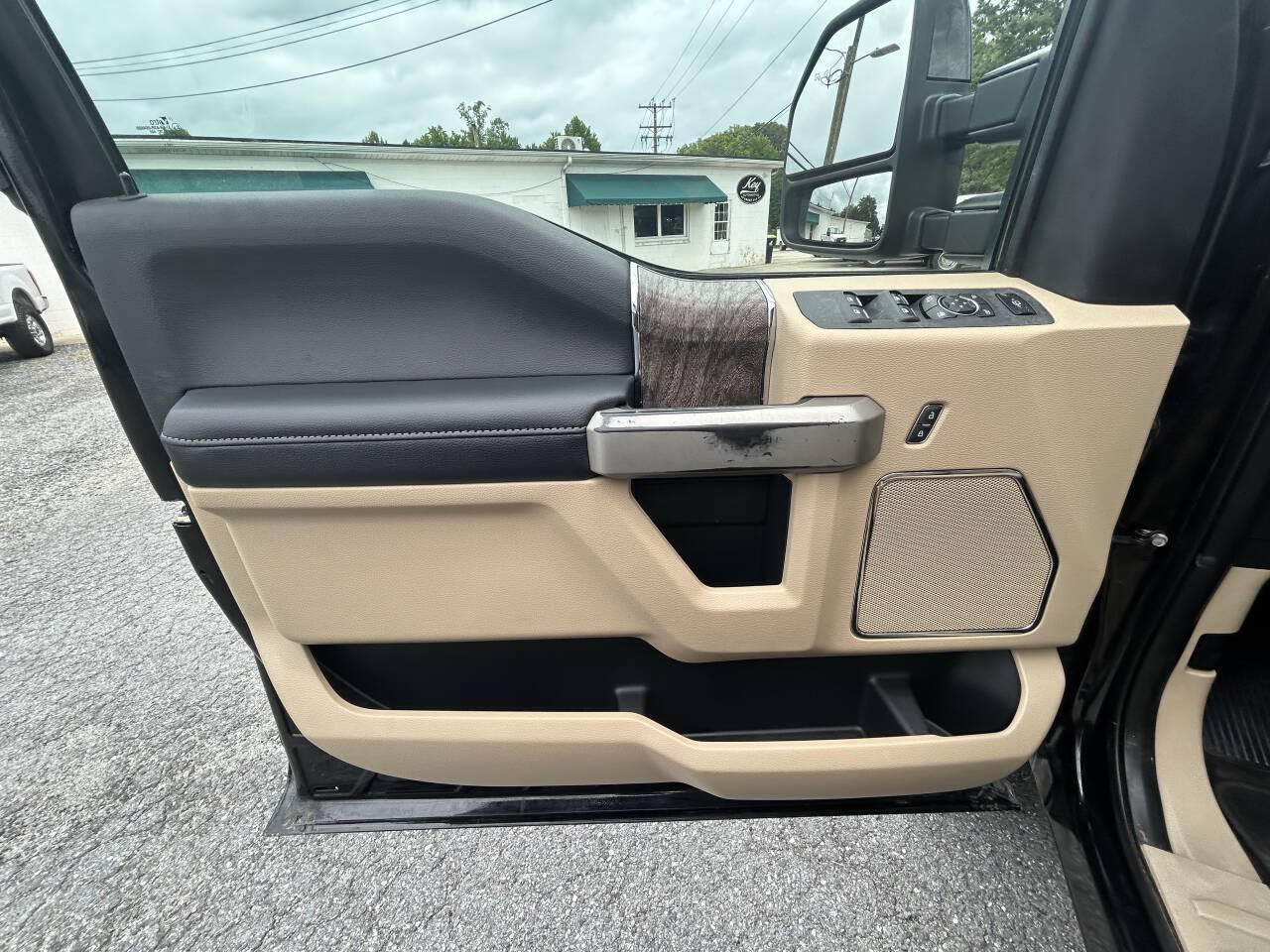 Used 2018 Ford F350 Lariat w/ FX4 Off-Road Package AWD/4WD image 19