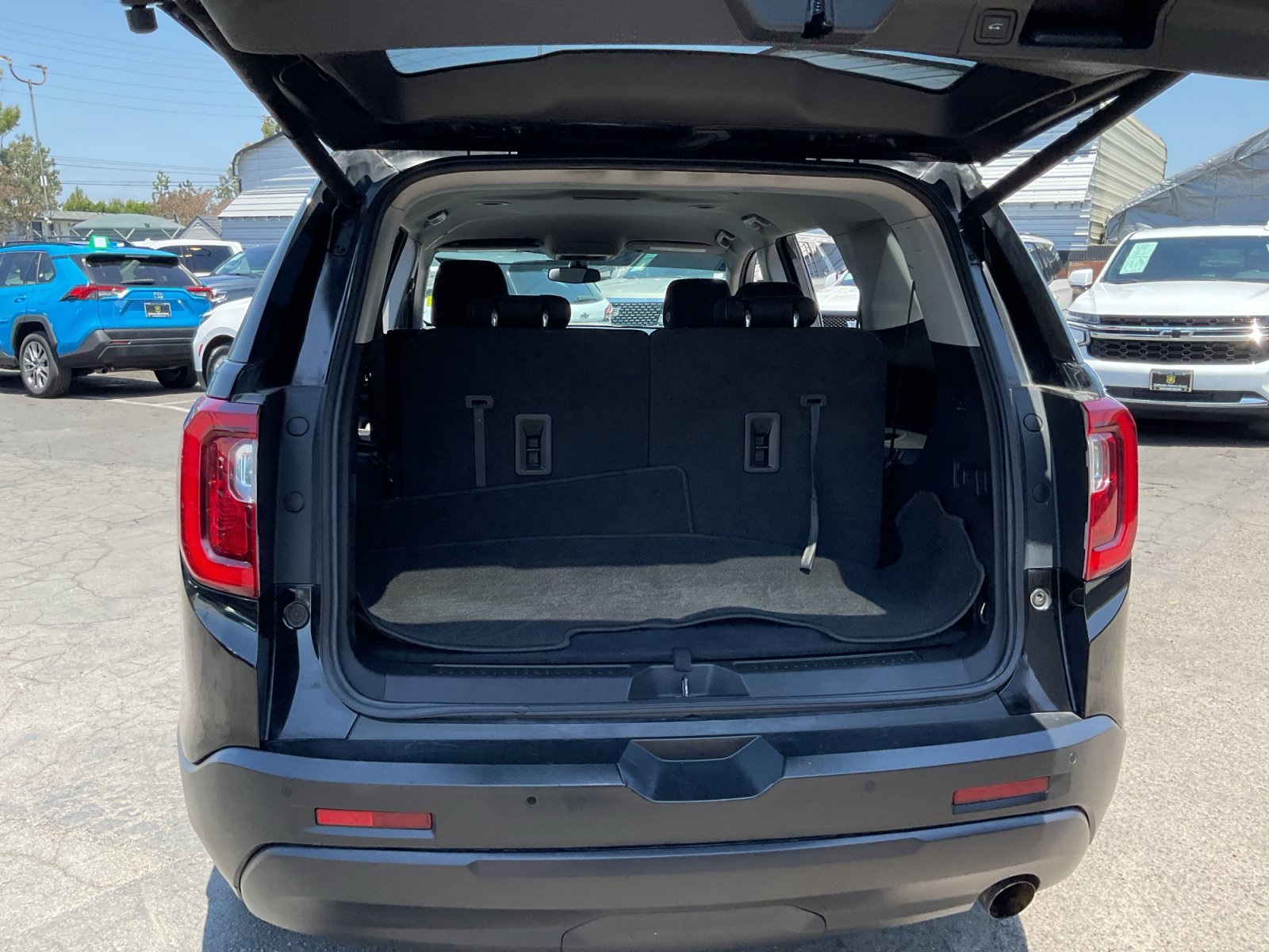 Used 2021 GMC Acadia SLE w/ Driver Convenience Package FWD image 25