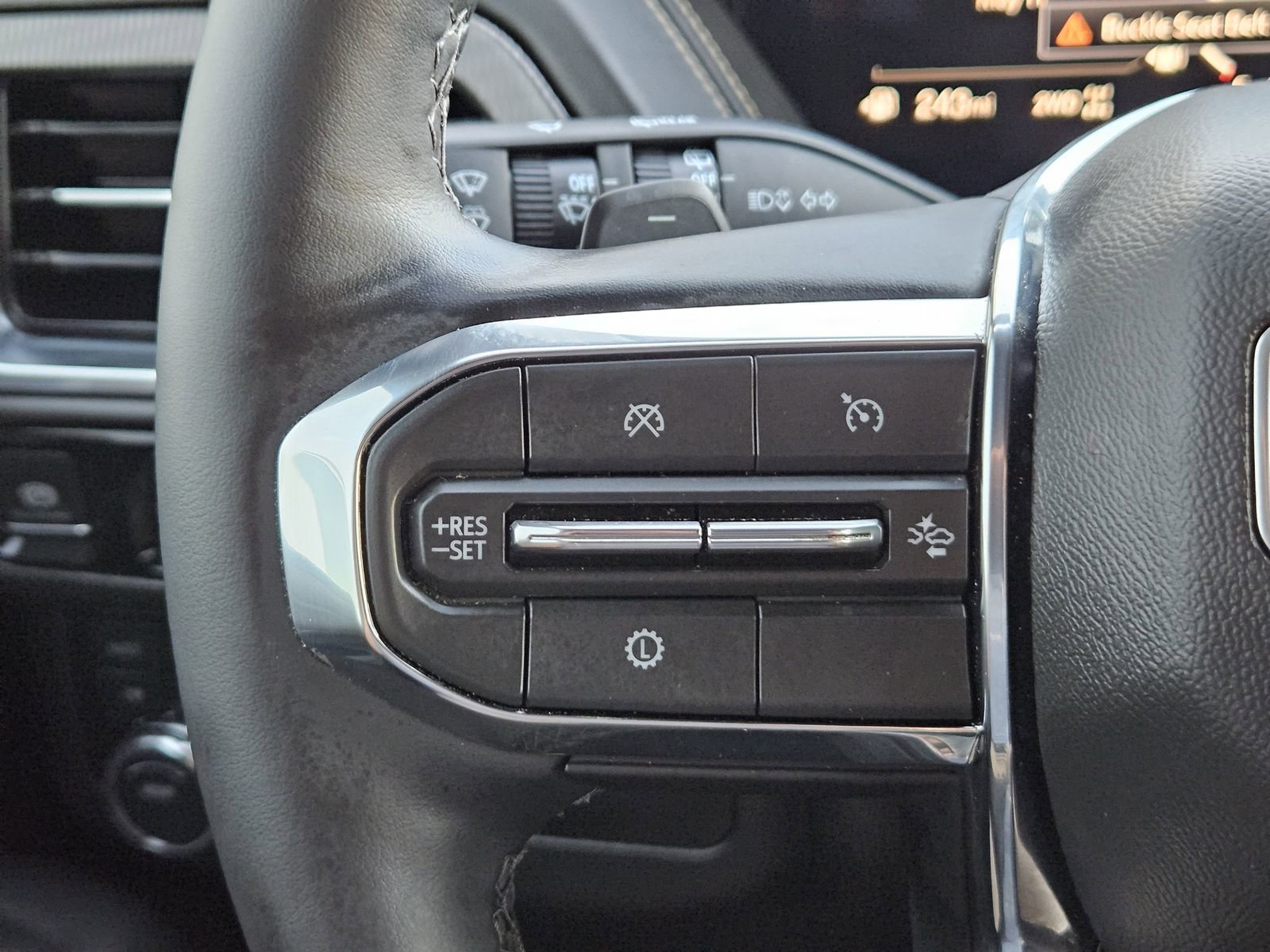 Used 2025 GMC Yukon Elevation AWD/4WD image 23