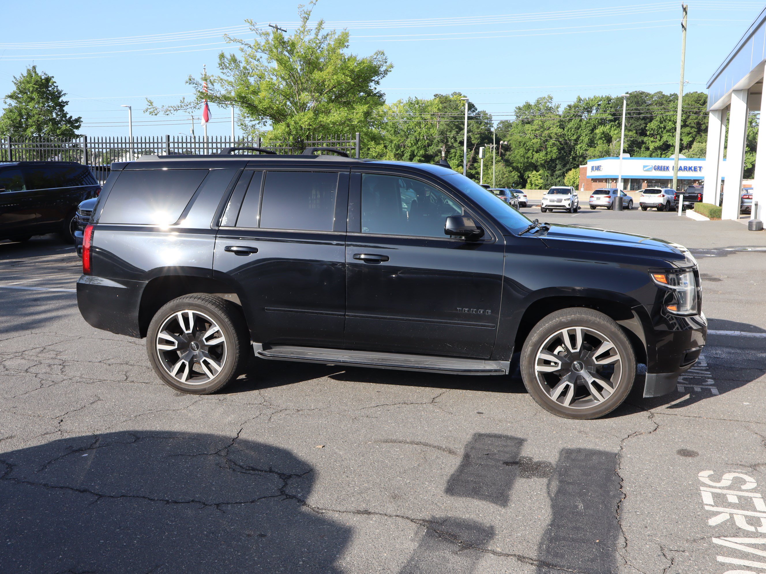 Used 2018 Chevrolet Tahoe Premier AWD/4WD image 23