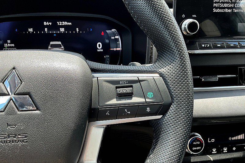 Used 2023 Mitsubishi Outlander SE image 22