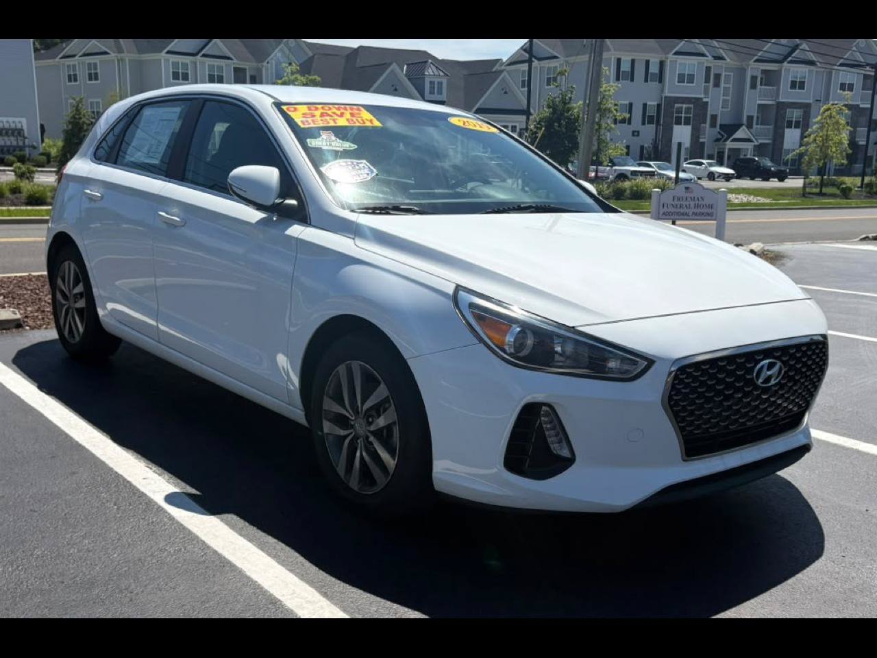Used 2019 Hyundai Elantra GT FWD image 2