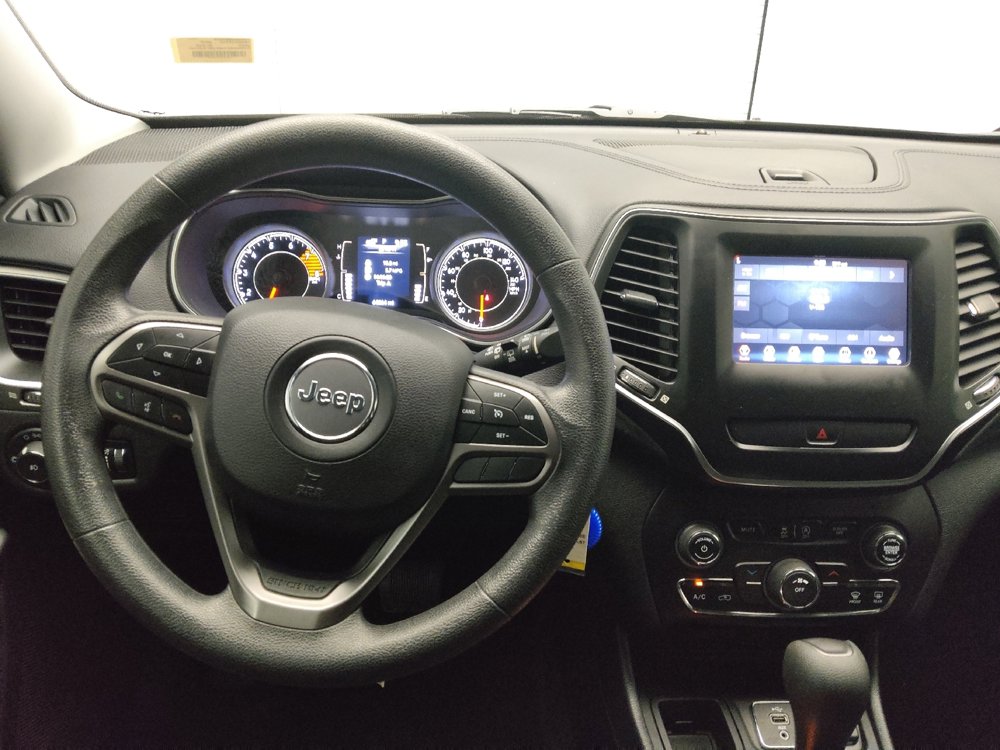 Used 2019 Jeep Cherokee Latitude w/ Popular Appearance Group FWD image 22