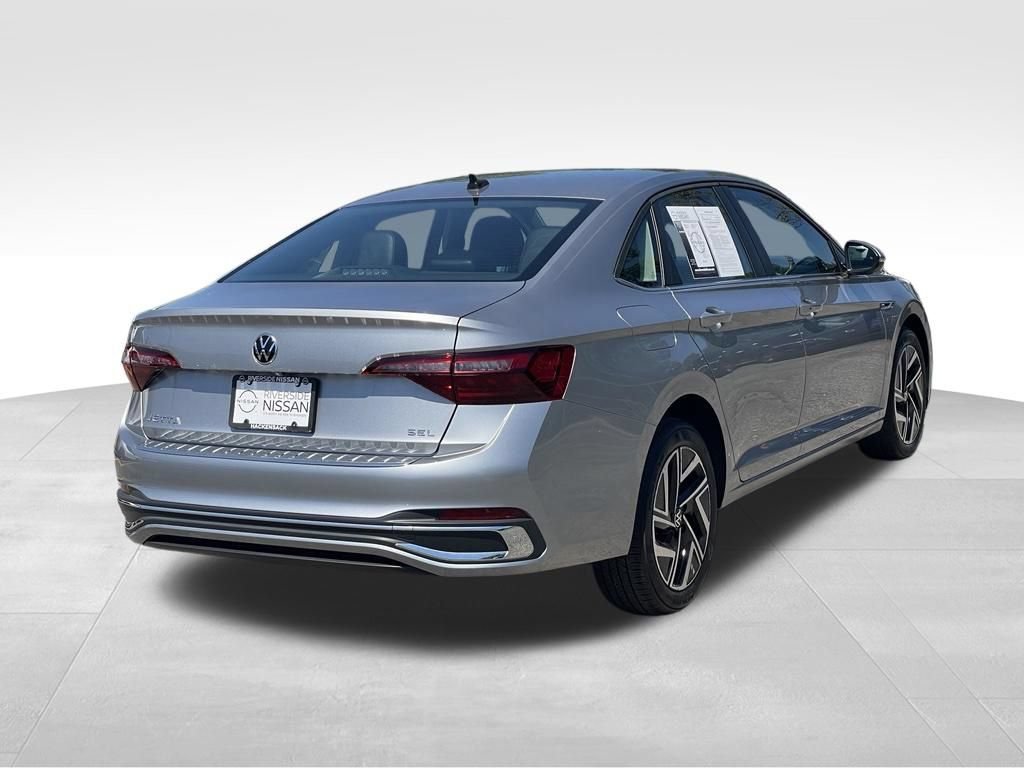 Used 2022 Volkswagen Jetta SEL FWD image 4
