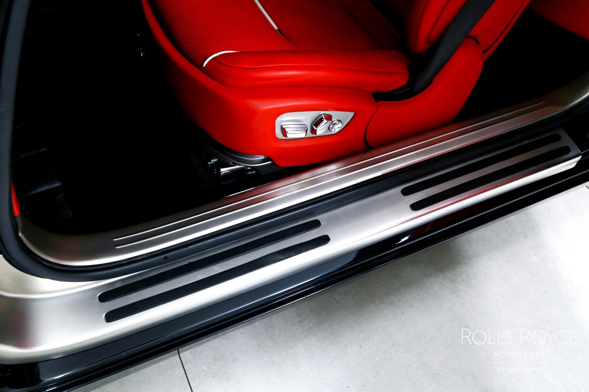 Used 2020 Rolls-Royce Wraith image 19