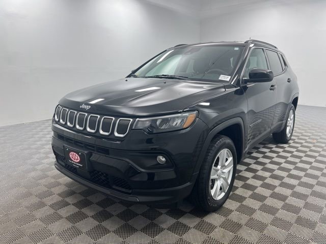 Used 2022 Jeep Compass Latitude image 2