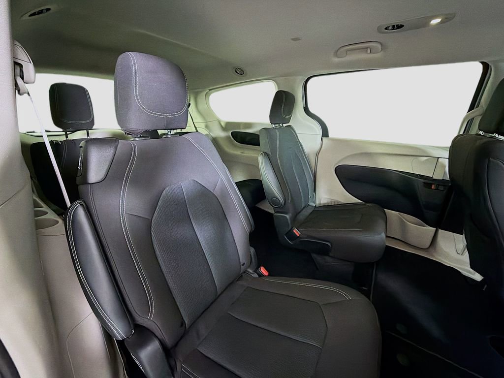 Used 2024 Chrysler Voyager LX image 28