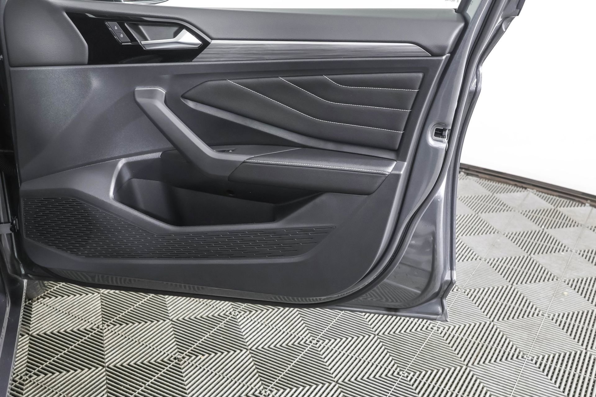 Used 2023 Volkswagen Jetta SEL image 49