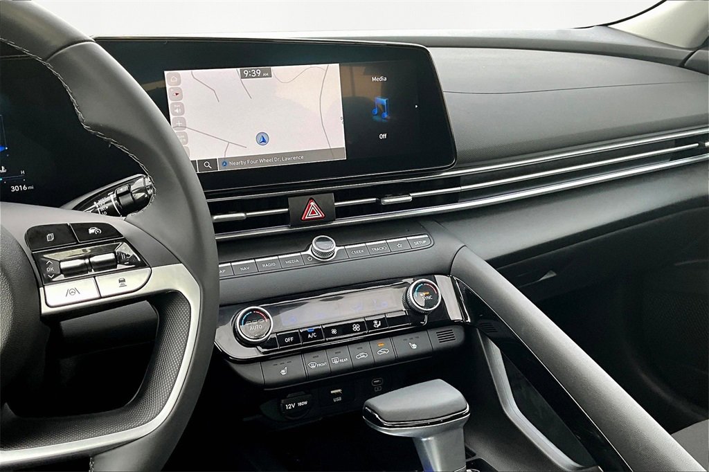 Certified 2025 Hyundai Elantra SEL image 6